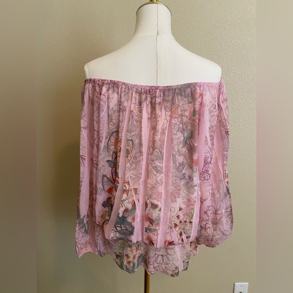 Elegant Floral Off-Shoulder Blouse - Picture 5 of 7